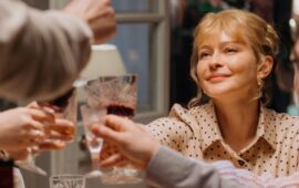 Маршрут перестроен: «Мужу привет» — трепетный рассказ о замершей жизни