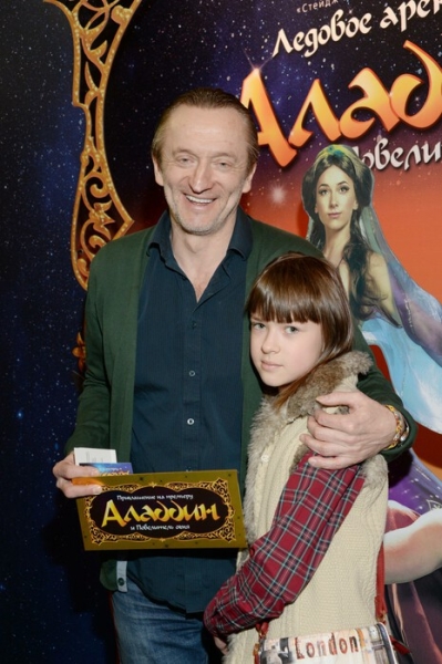 Бросил Елену Валюшкину и нашел жену вдвое моложе себя: повороты судьбы актера Александра Яцко