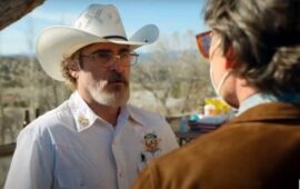 Хоакин Феникс конфликтует с Педро Паскалем в трейлере «Эддингтона» Ари Астера