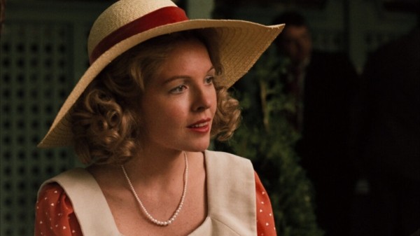 Усыновить ребенка хотелось сильнее, чем замуж: какие звезды воспитывают приемных детей