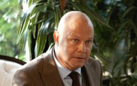 Измены, психбольница, шестеро детей и жена-гимнастка: куда пропал Алексей Кортнев