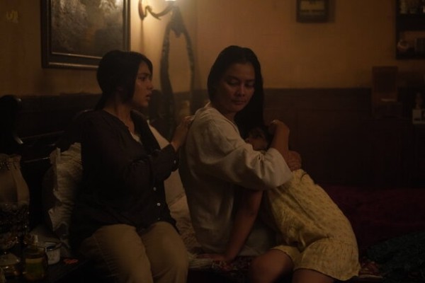 Девушка открывает портал в ад в трейлере хоррора &laquo;Астрал. Зеркала&raquo;