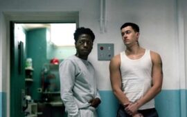 Том Блайт устраивает беспорядки в тюрьме в трейлере триллера «Расточитель»