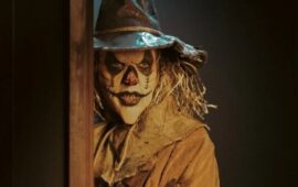 Пугало устраивает кровавую жатву в трейлере хоррора «Хэллоуин ‘86»