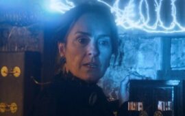 Женщина создает монстра по записям безумного ученого в трейлере хоррора «Франкенштейн: Воскрешение»