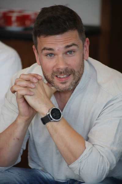 Как живут братья-актеры Кирилл и Макар Запорожские: оба красавцы, но старший ходит бобылем, а младший развелся