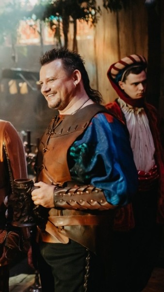 Марго Робби в ванной и голодный Илон Маск: самые крутые и неожиданные камео в фильмах и сериалах последних лет