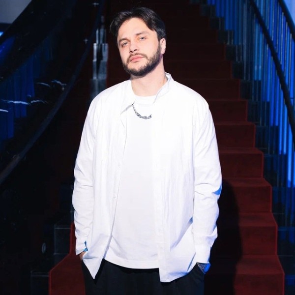 Какие фильмы и сериалы мы смотрели в 2025 году? О хитах и провалах вспоминаем вместе с киноколумнистом PEOPLETALK Артемом Ремизовым