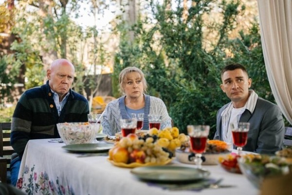 Актриса Яна Енжаева ответила на вопросы Киноафиши