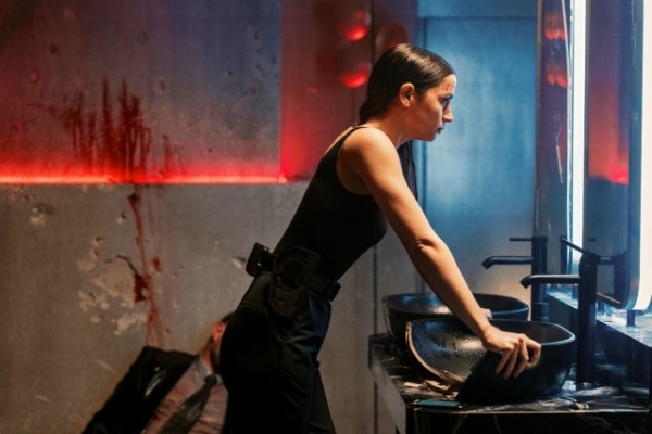 Дерись, как девчонка: Ана де Армас на пуантах и с огнеметом расправляется с сектантами в боевике &laquo;Балерина&raquo;