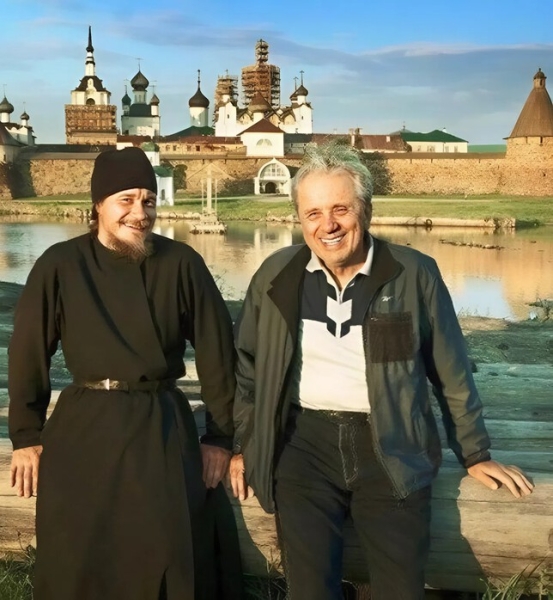 Похоронил жену, сын ушел в монастырь: тяжкий груз актера Евгения Стеблова